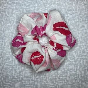 Lips Scrunchie